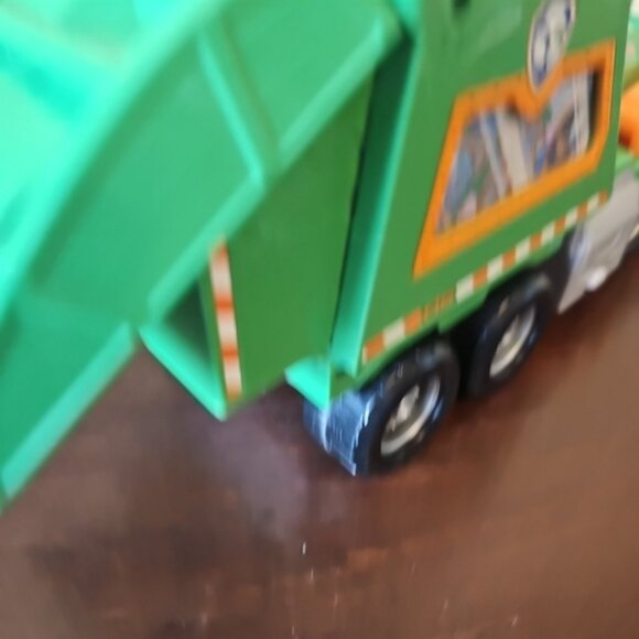 Paw Patrol, Rocky’s Reuse It Deluxe Truck with Collectible Toy Figure - Picture 10 of 11
